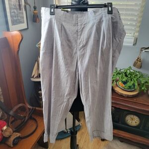 Mossino Women's Light Gray Capris